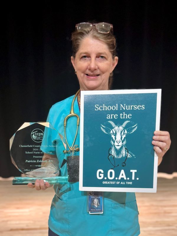 Nurse Z holding her award