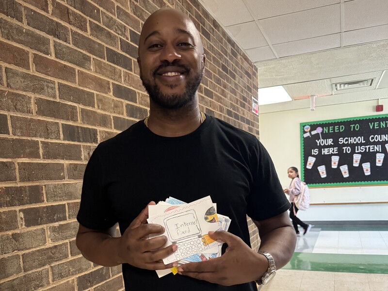 Antoine Parker holding the cards given to him